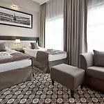 Hotel Red Baron & Restaurant 4*