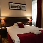 Red Baron & Restaurant Hotel