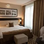 Red Baron & Restaurant Hotel