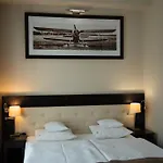 Red Baron & Restaurant 4*