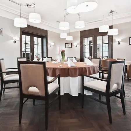 Red Baron Hotel&restaurant Świdnica