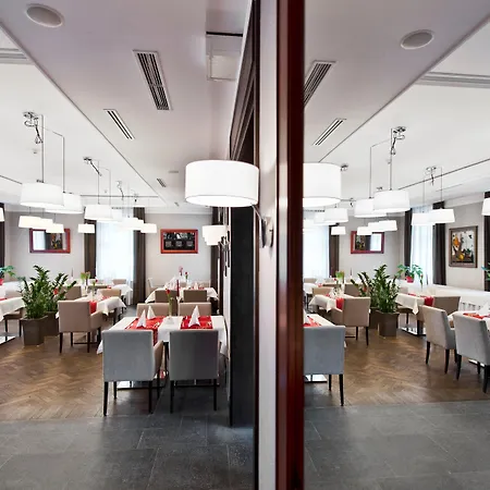 Red Baron & Restaurant فندق 4*