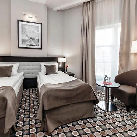 Red Baron & Restaurant Hotel 4*