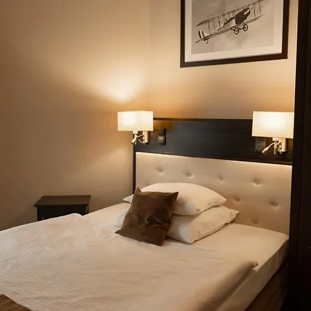 Hotel Red Baron & Restaurant Swidnica (Lower Silesia)