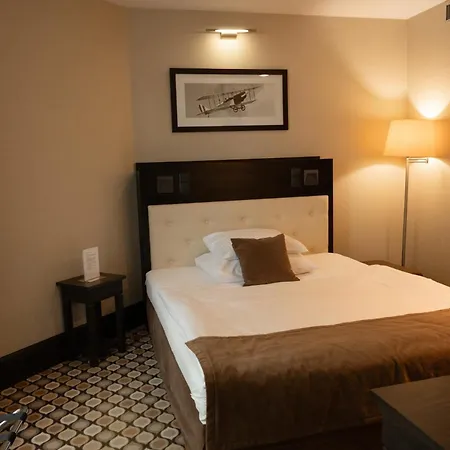 Red Baron & Restaurant 4* Świdnica