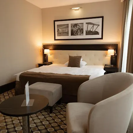 فندق Red Baron & Restaurant 4*