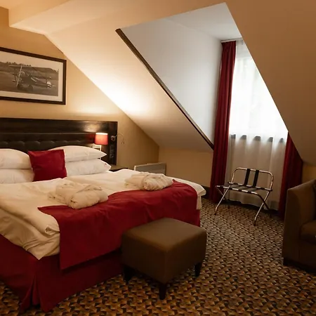 Red Baron & Restaurant 4*