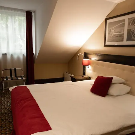 Red Baron & Restaurant 4*