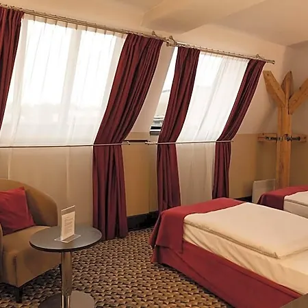 Red Baron & Restaurant Hotel