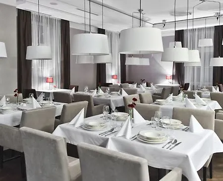 Red Baron & Restaurant Hotel