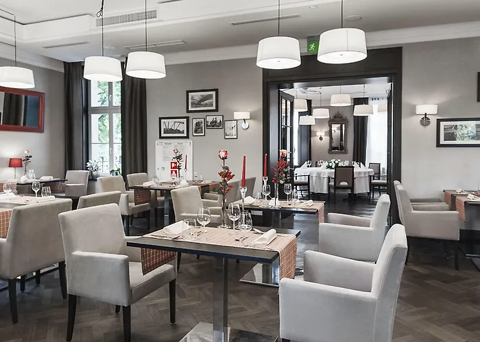 Red Baron & Restaurant 4* Świdnica