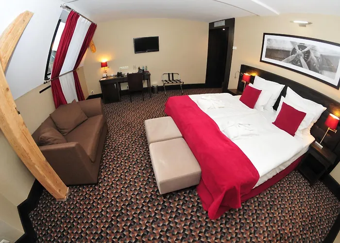 Red Baron & Restaurant Hotel Świdnica